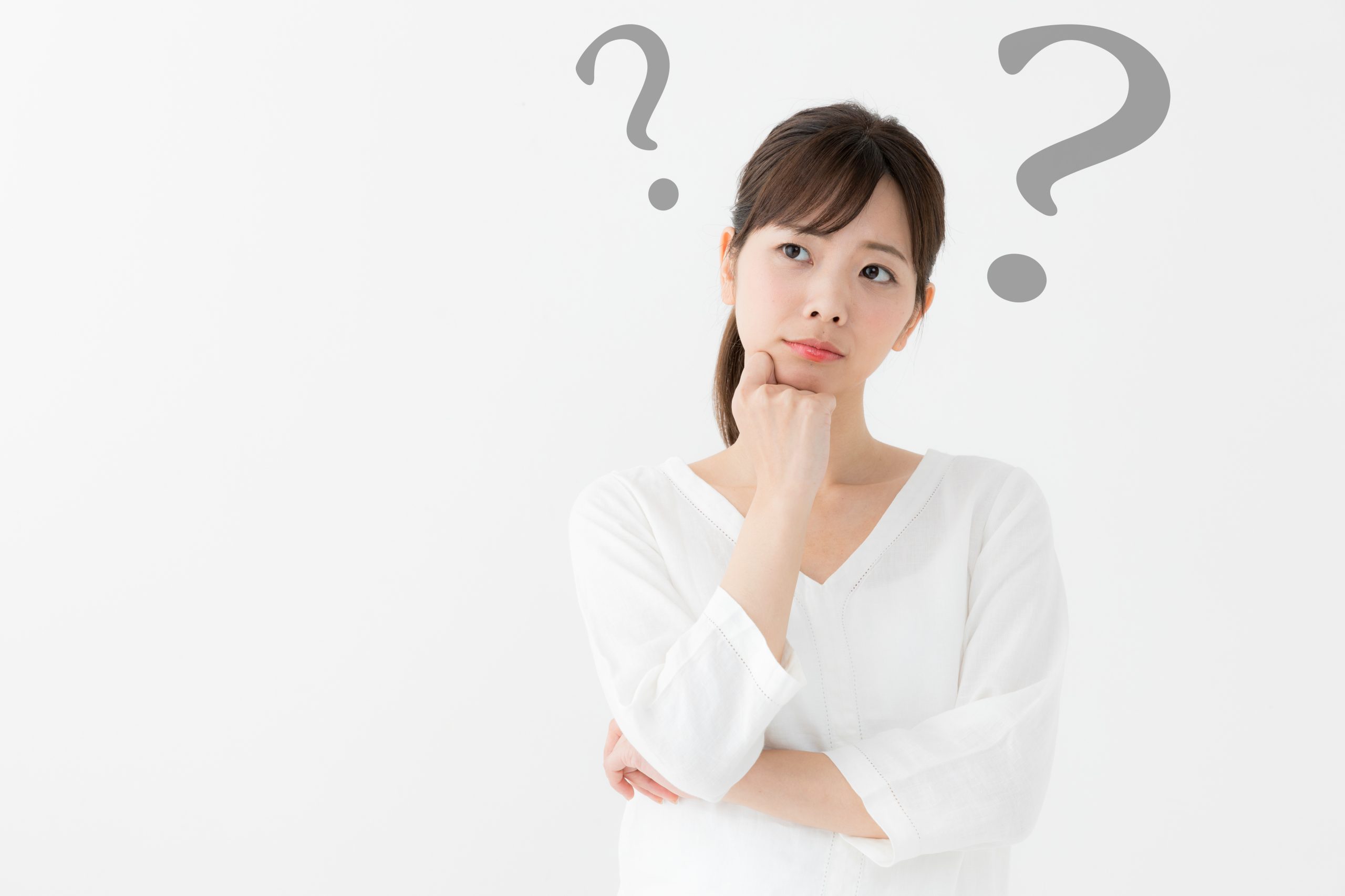 クエスチョンマークと女性